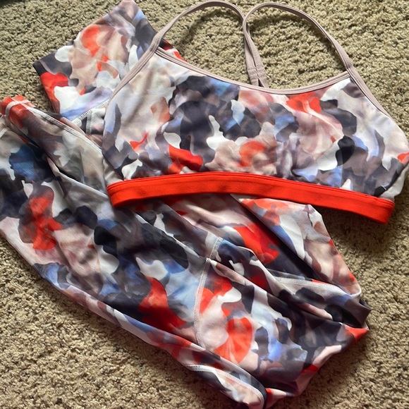 Fabletics Pants - Fabletics Leggings & Sports Bra Set in Orange & Blue Print in Size Medium